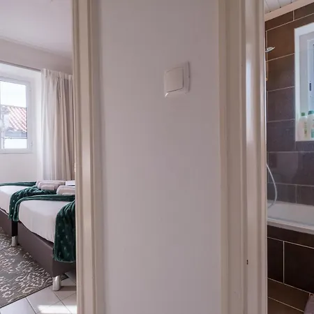 Victoria Πανσιόν *